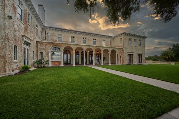 3111 Masterpiece Rd, Lake Wales, FL 33898